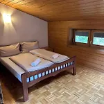 Апартаменты Haus Wenger Mountain View & Swimming Pool Капрун